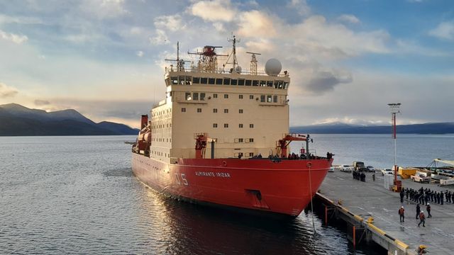 Eisbrecher ARA Almirante Irízar